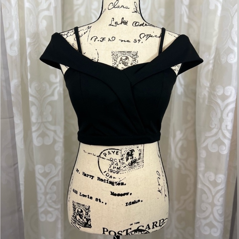🌟LAST CHANCE🌟 Speechless Zip Back Surplice Drop Sleeves Crop Top